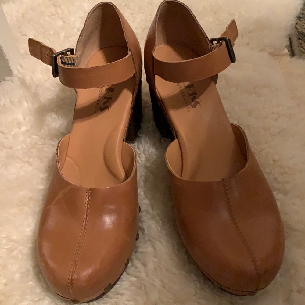 KORKS Clogs that buckle at ankle